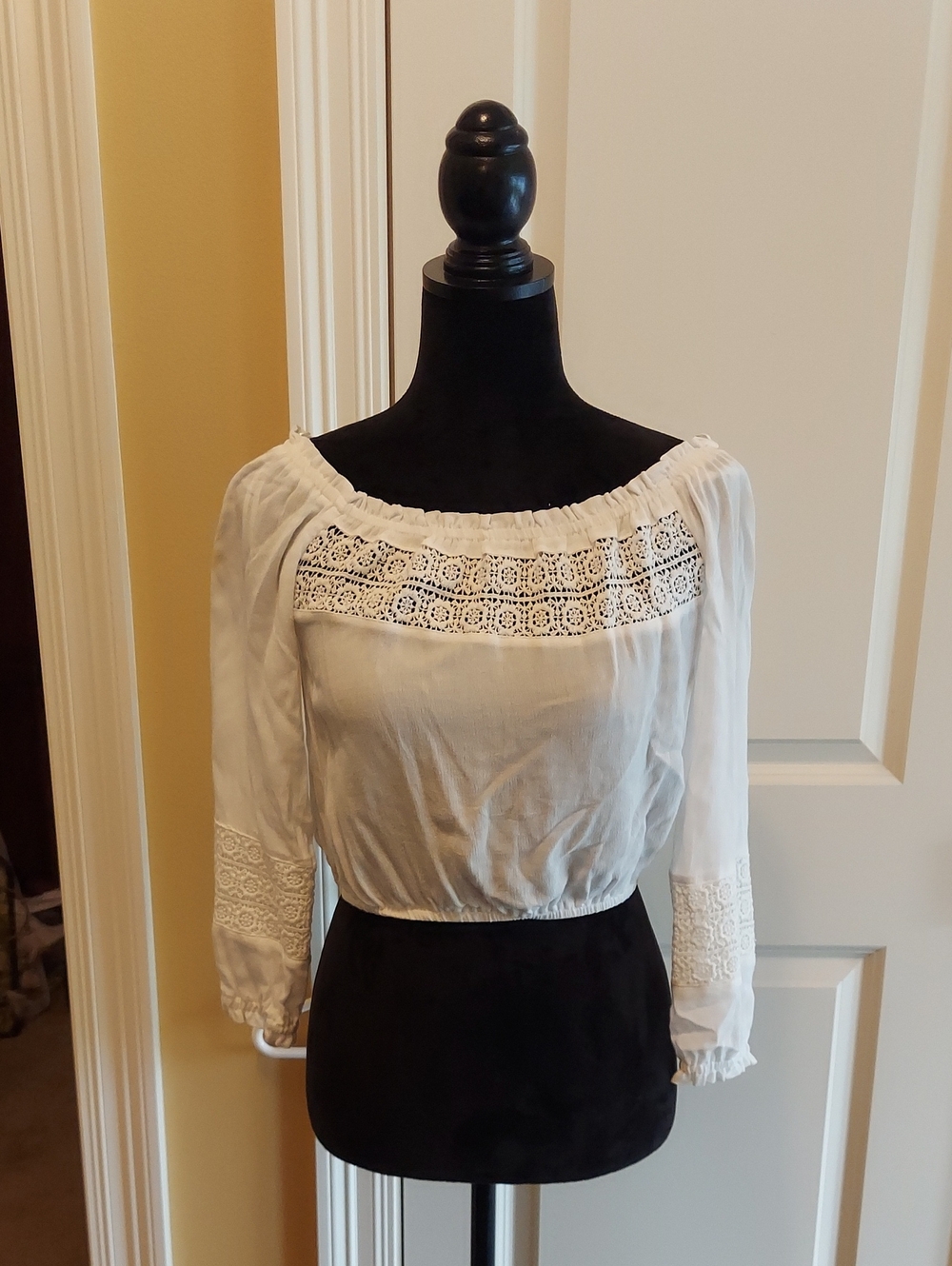 H&M White Lace-Trim Off-Shoulder Peasant Blouse